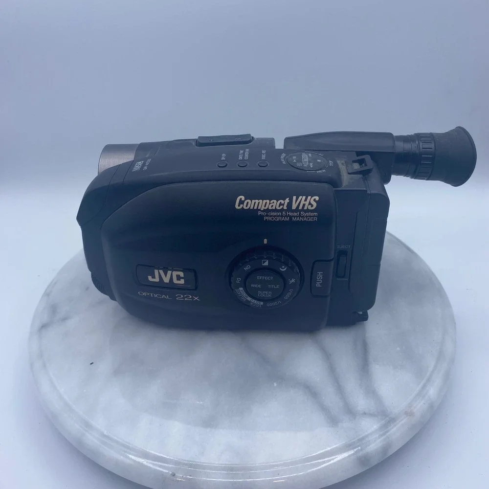 JVC GR-AX230U VHS Camcorder 22x Optical Zoom Vintage 1998 Bundle Parts Only